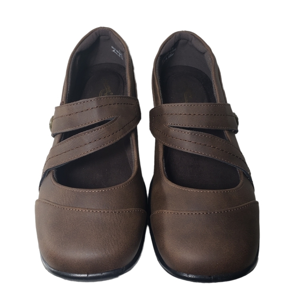 Easy Street Mary Brown Closed Round Toe Slip-on Comfort Shoes Sz 9.5WW
